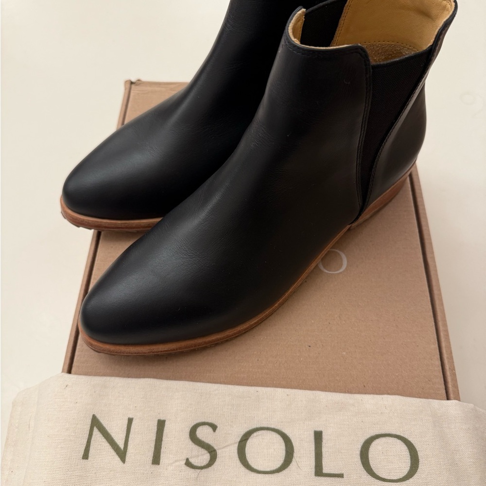 Nisolo Eva Everyday Chelsea Boots – Black Leather | Size 8.5 | New in Box